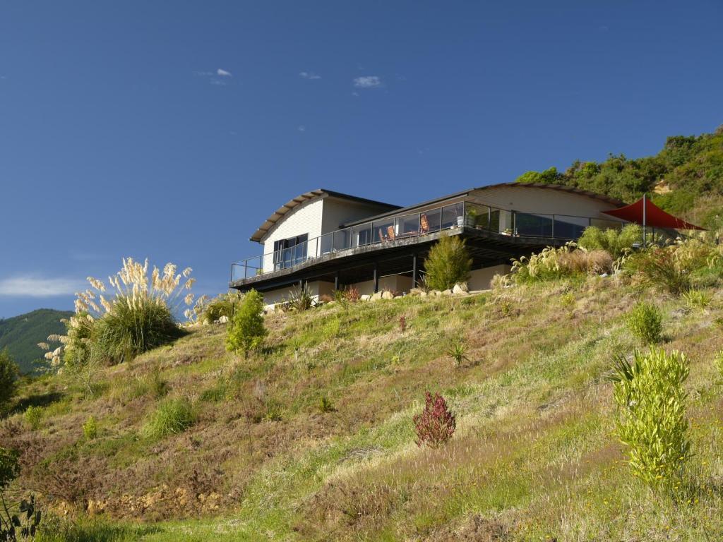 โอคิวา เบย์ ลอดจ์ Bed & Breakfast พิคตัน ภายนอก รูปภาพ